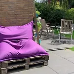 Cosy Incl Jacuzzi Near Trainstation, And
