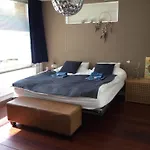 Cosy Incl Jacuzzi Near Trainstation, And Apartment