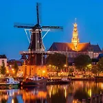 Cosy Incl Jacuzzi Near Trainstation, And Apartment Heemstede