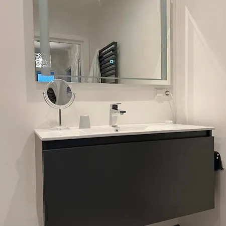 Apartamento Cosy Incl Jacuzzi Near Trainstation, And