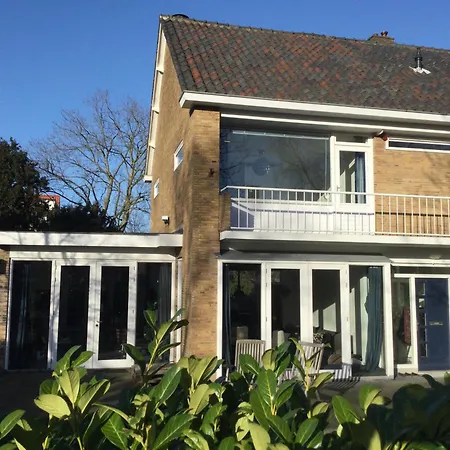 Cosy Incl Jacuzzi Near Trainstation, And Apartamento