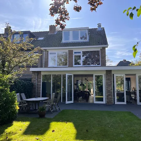Cosy Incl Jacuzzi Near Trainstation, And Vila *