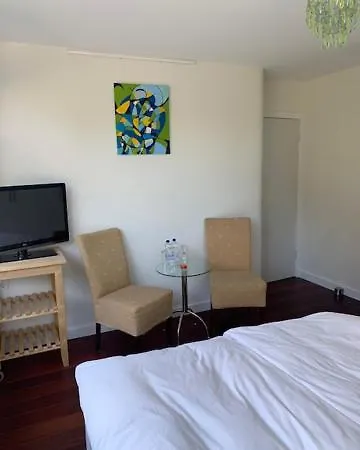 Cosy Incl Jacuzzi Near Trainstation, And Vila