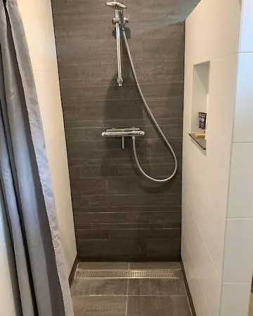 Cosy Incl Jacuzzi Near Trainstation, And Vila *