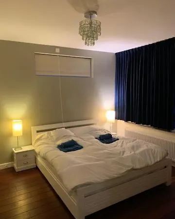 Cosy Incl Jacuzzi Near Trainstation, And Vila *