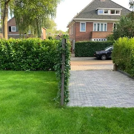 Cosy Incl Jacuzzi Near Trainstation, And