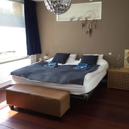 Cosy Incl Jacuzzi Near Trainstation, And Vila