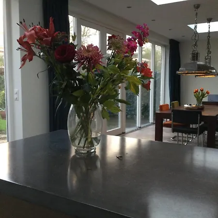 Vila Cosy Incl Jacuzzi Near Trainstation, And