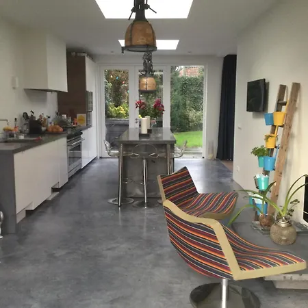 Cosy Incl Jacuzzi Near Trainstation, And *