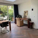 Cosy Incl Jacuzzi Near Trainstation, And شقة *