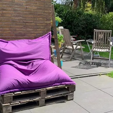 Cosy Incl Jacuzzi Near Trainstation, And